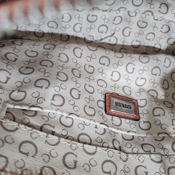 Guess shoulder bag with cross body chain - Picture 7 of 9